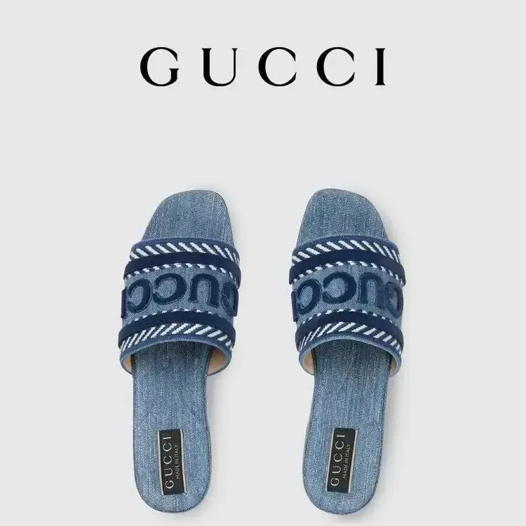 P440👟👟 Genuine leather outsole 2024gucci slippers, the latest model is on the market, a one-to-one replica of the original shoe. Very comfortable to wear. The favorite luxury product of big-name celebrities. The fabric is made of high-end high-quality denim with special Gucci craftsmanship. Lining: Sheepskin. Codes 35 to 41.